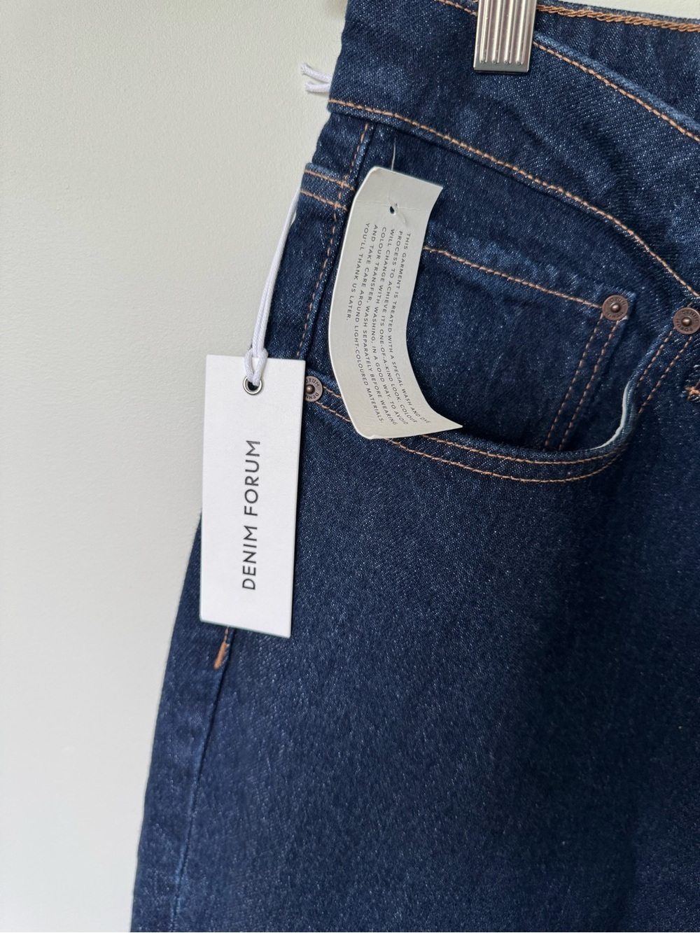 Denim Forum Tilda Curve-Fit Lo-Rise Straight Jeans - Picture 11 of 15